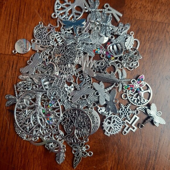 Lot of *Costume Necklaces ~ Unique and Vintage Pieces ~ Excellent Condition - Picture 9 of 10
